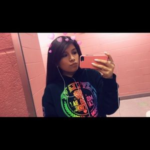 Meet your Posher, Yesenia